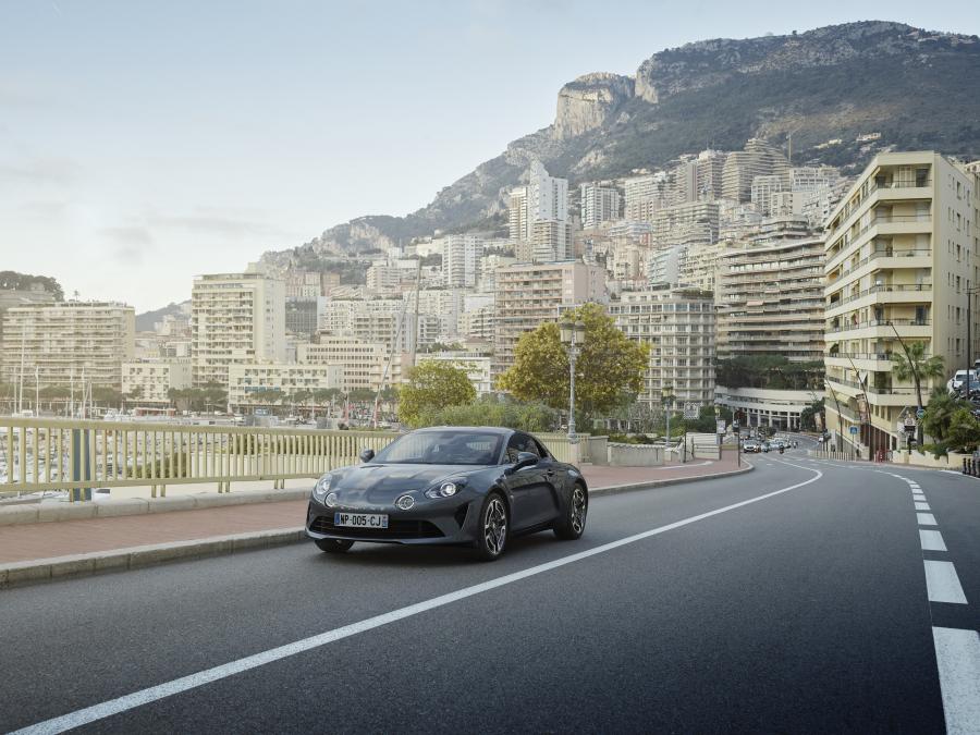  Alpine A110 Legende 2018 года  (WW) (фото 1 из 29)